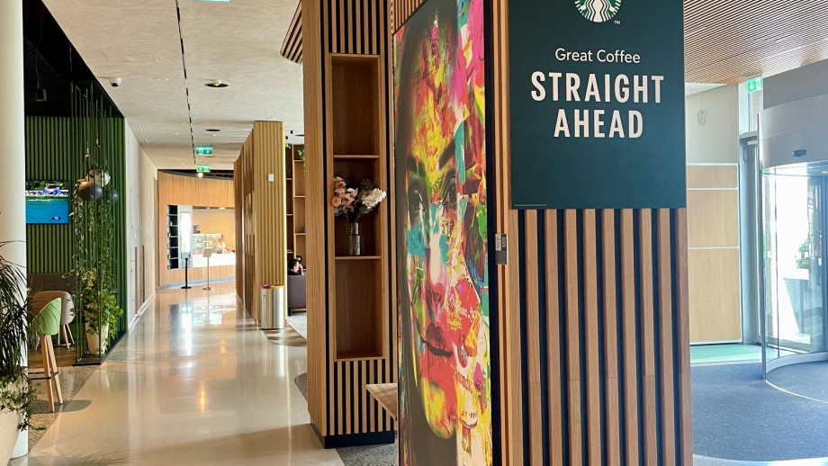 Holiday_Inn_Starbucks