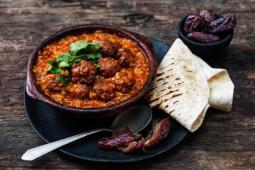 Harira polévka s Garden Gourmet® Veganskými kuličkami