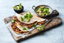 quesadillas-s-pikantnim-garden-gourmetr-veganskym-mletym-cernymi-fazolemi-dyni-2