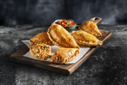 Pečené taštičky se zeleninovým ragú, Vunou a salsou Pico de Gallo