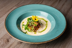 Krém z kysaného zelí se slaninou a špekové křížaly