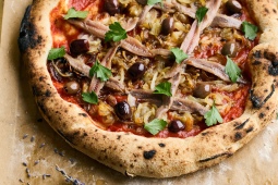 Neapolská pizza s ančovičkami a bylinkami