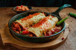 Gratinované kuřecí enchiladas tortilly 