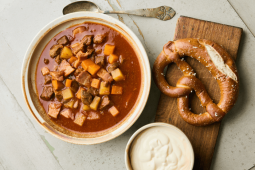 Italská gulášová polévka s kořenovou zeleninou