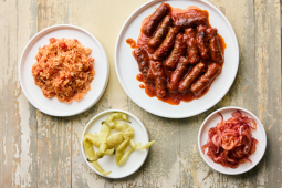 Italské čevapčiči s tomatovou omáčkou a bylinkami