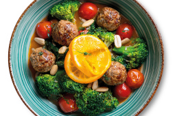 salat_z_blansirovane_brokolice_rostlinne_kulicky